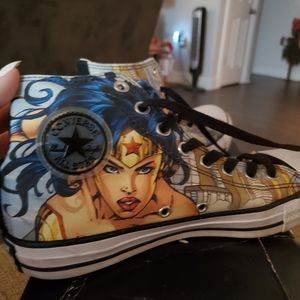 Wonder woman converse